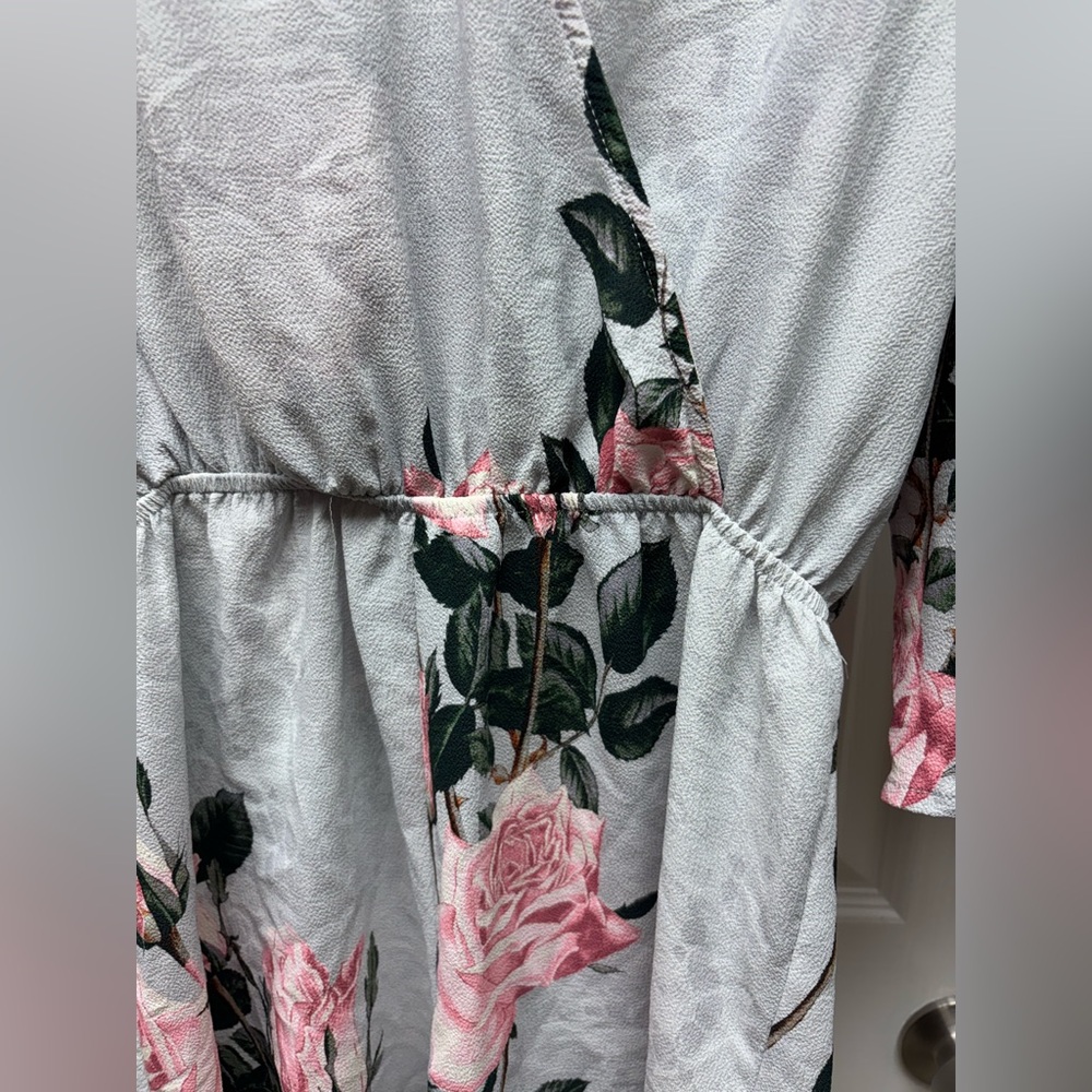Glamorous Gray Floral Wrap Romper with Bell Sleeves Size Medium - Picture 5 of 10
